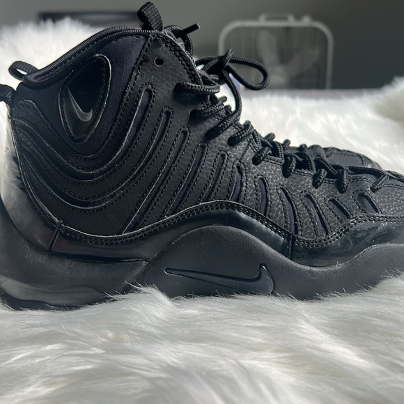 Boys Bakin Black Nike sneakers size 6 - Picture 4 of 7